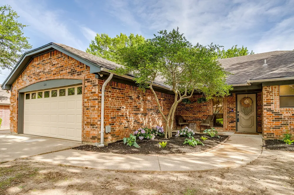 6824 Ridgewood Drive North Richland Hills, TX 76182