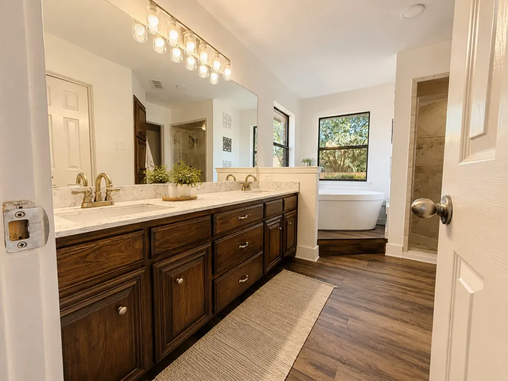 6824 Ridgewood Drive North Richland Hills, TX 76182