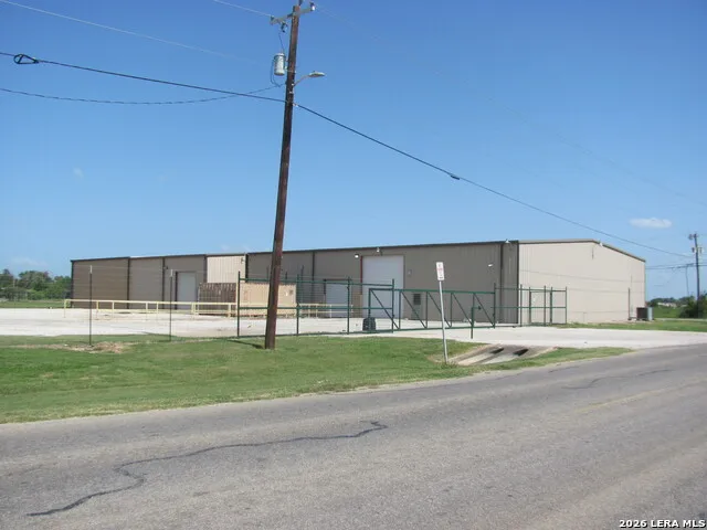 568 Carter Street Hondo, TX 78861