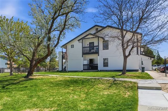 532 Oakwood Drive #B207 Castle Rock, CO 80104