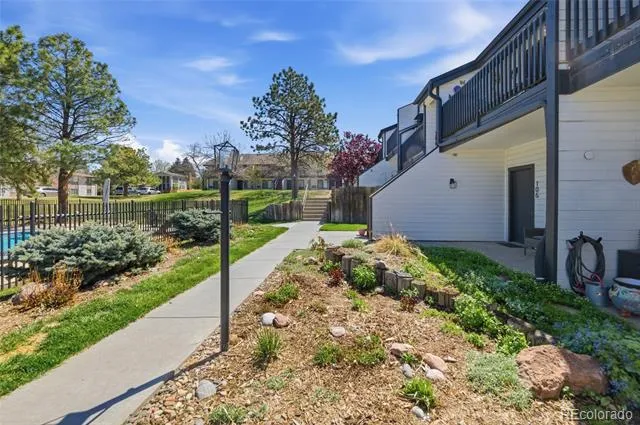 532 Oakwood Drive #B207 Castle Rock, CO 80104