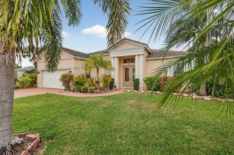 544 SW Lake Manatee Way