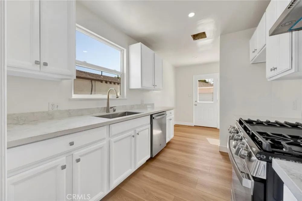 6643 Colbath Avenue Valley Glen, CA 91405