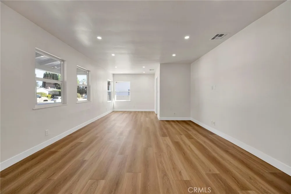 6643 Colbath Avenue Valley Glen, CA 91405