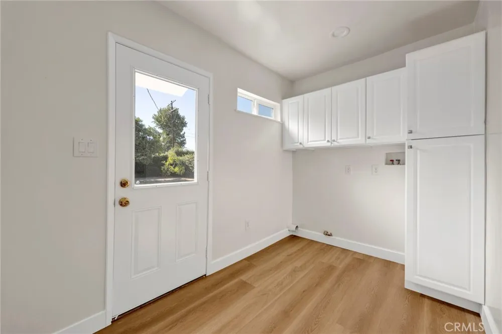 6643 Colbath Avenue Valley Glen, CA 91405