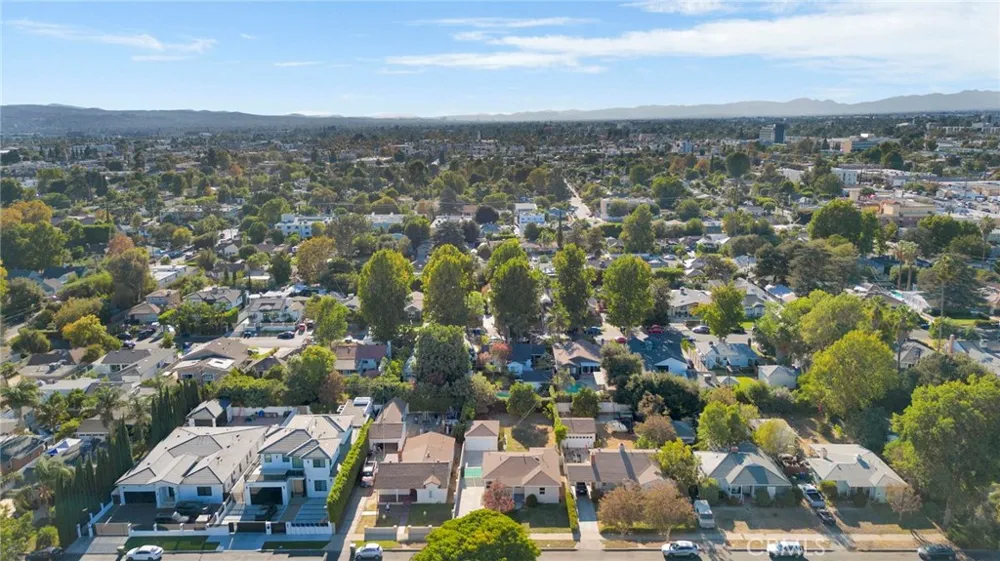 6643 Colbath Avenue Valley Glen, CA 91405