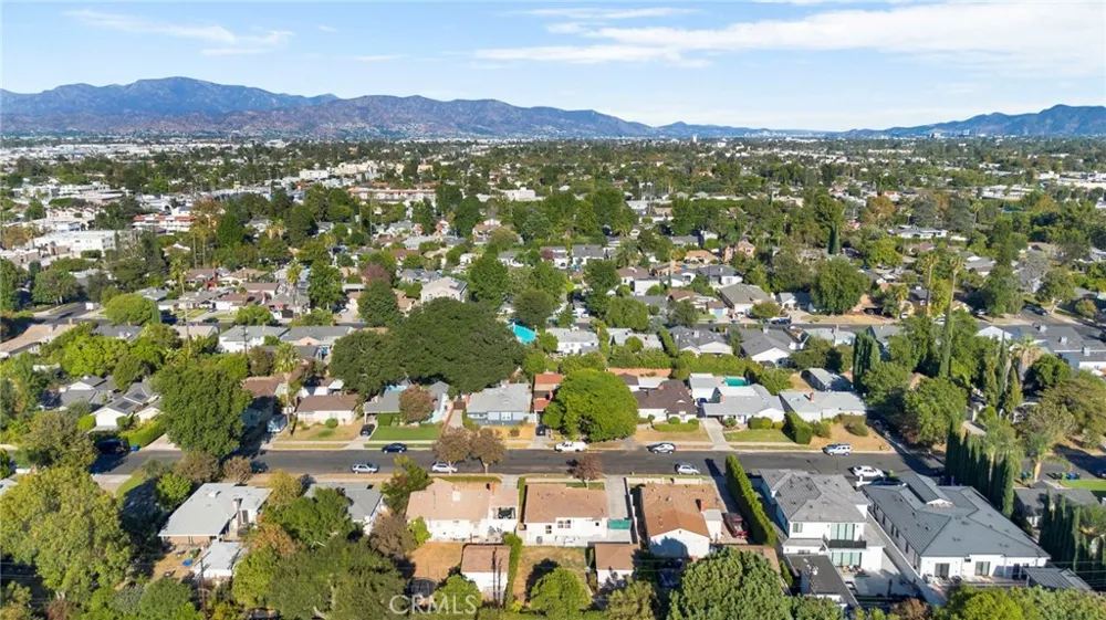 6643 Colbath Avenue Valley Glen, CA 91405