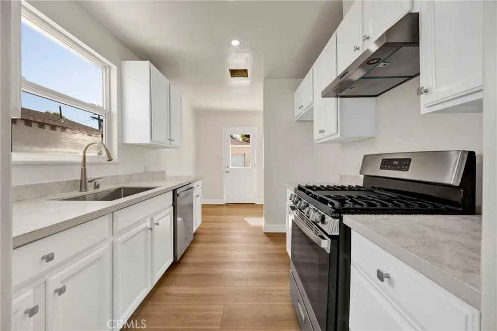 6643 Colbath Avenue Valley Glen, CA 91405