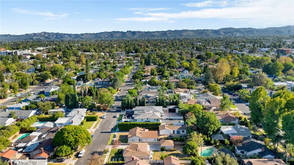 6643 Colbath Avenue Valley Glen, CA 91405