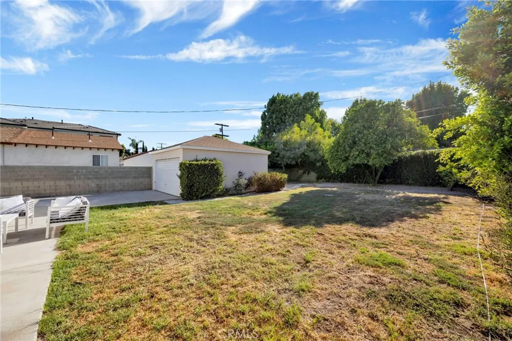 6643 Colbath Avenue Valley Glen, CA 91405