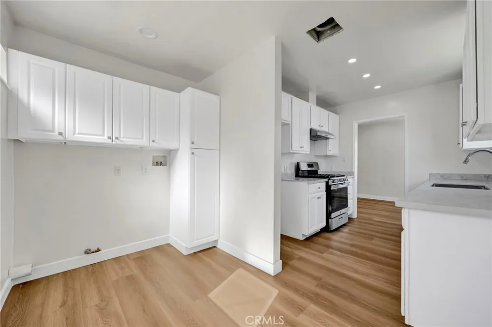 6643 Colbath Avenue Valley Glen, CA 91405