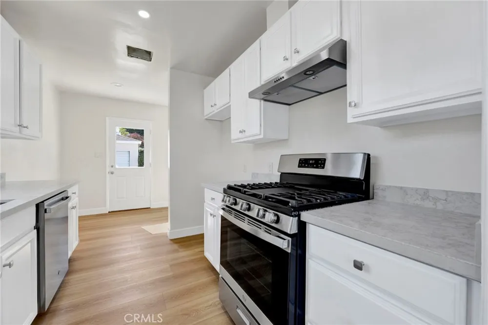 6643 Colbath Avenue Valley Glen, CA 91405