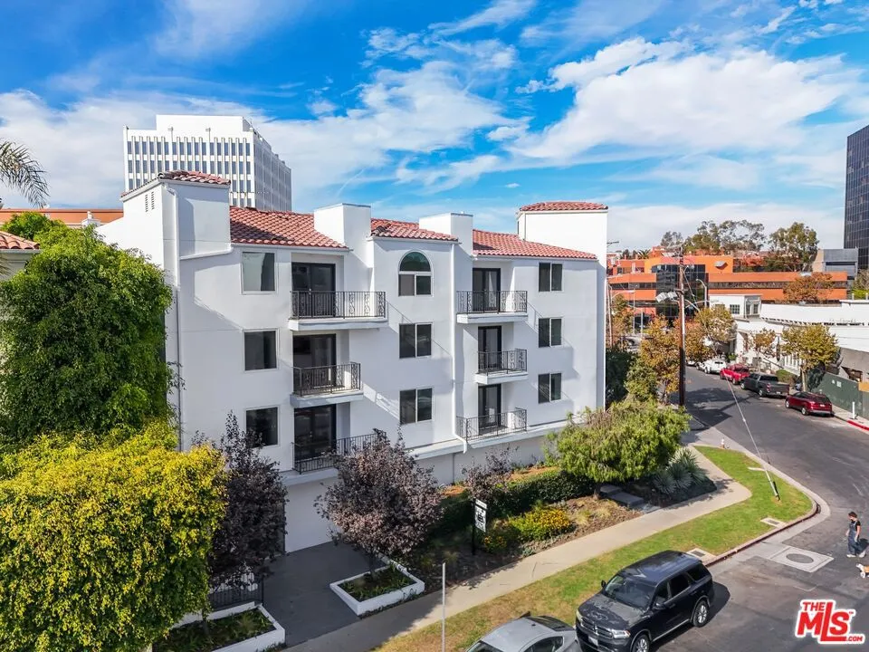 11675 Darlington Avenue #103 Los Angeles, CA 90049