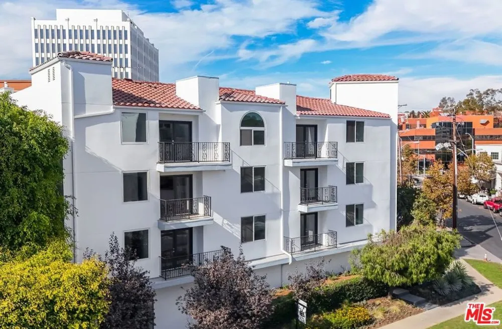 11675 Darlington Avenue #103 Los Angeles, CA 90049