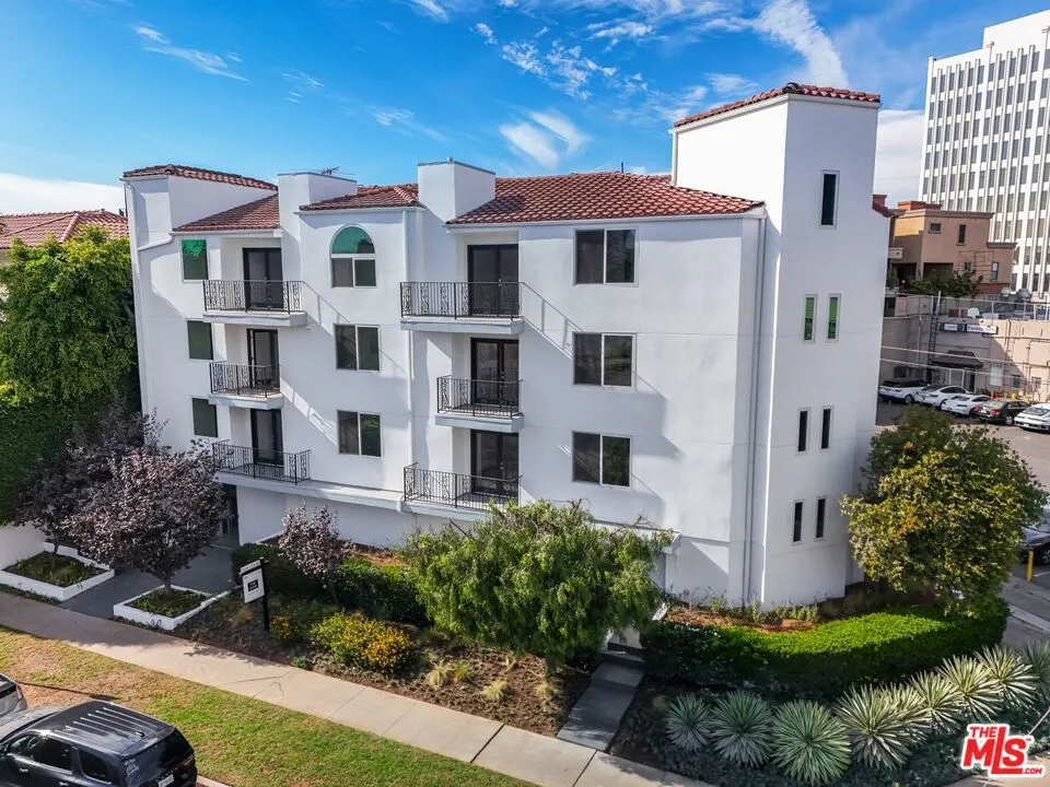 11675 Darlington Avenue #103 Los Angeles, CA 90049