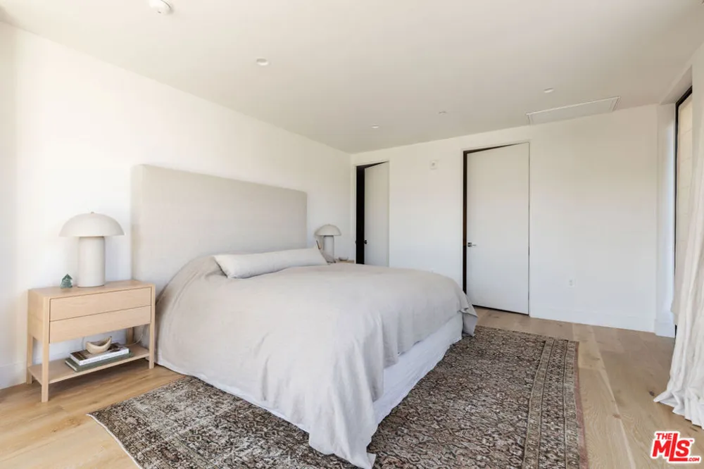 724 Croft Avenue #306 Los Angeles, CA 90069