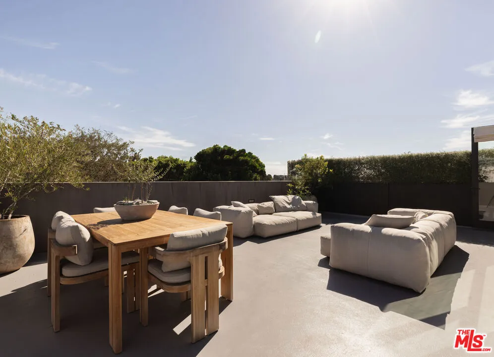 724 Croft Avenue #306 Los Angeles, CA 90069