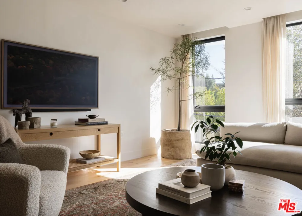 724 Croft Avenue #306 Los Angeles, CA 90069