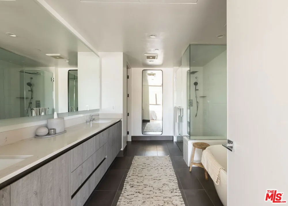 724 Croft Avenue #306 Los Angeles, CA 90069