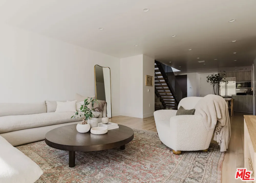 724 Croft Avenue #306 Los Angeles, CA 90069