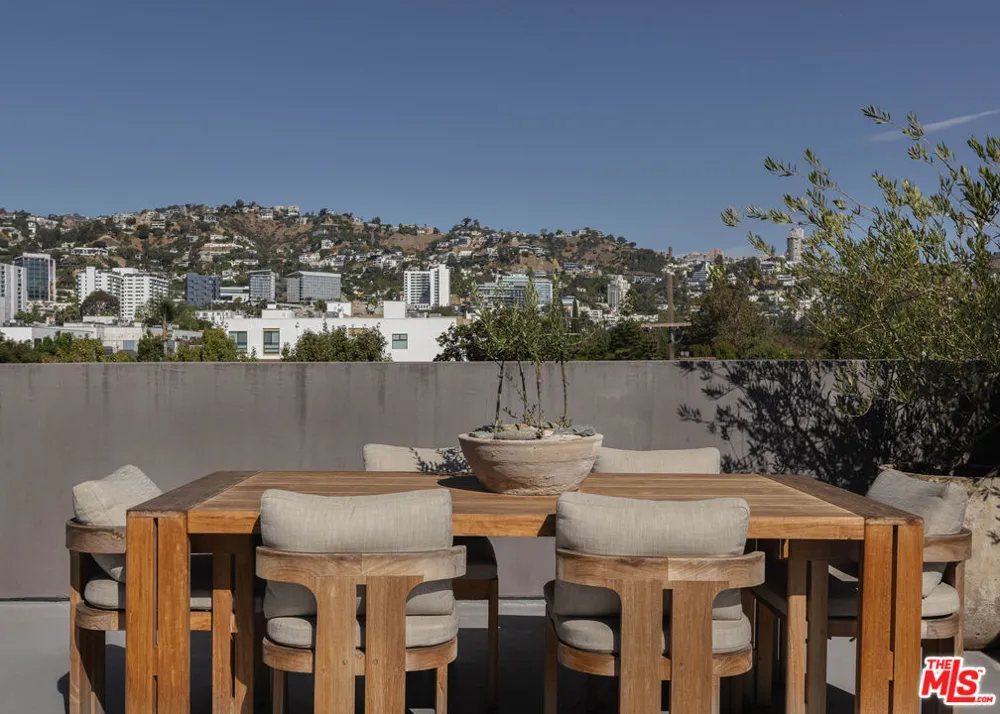 724 Croft Avenue #306 Los Angeles, CA 90069