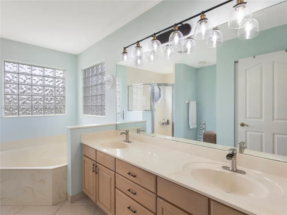 2549 Egret Lake Dr Green Acres, FL 33413