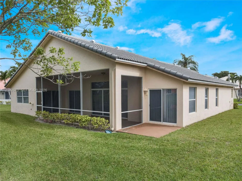 2549 Egret Lake Dr Green Acres, FL 33413