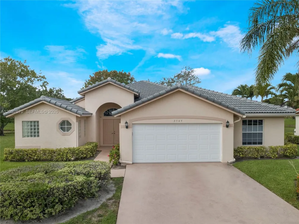 2549 Egret Lake Dr Green Acres, FL 33413