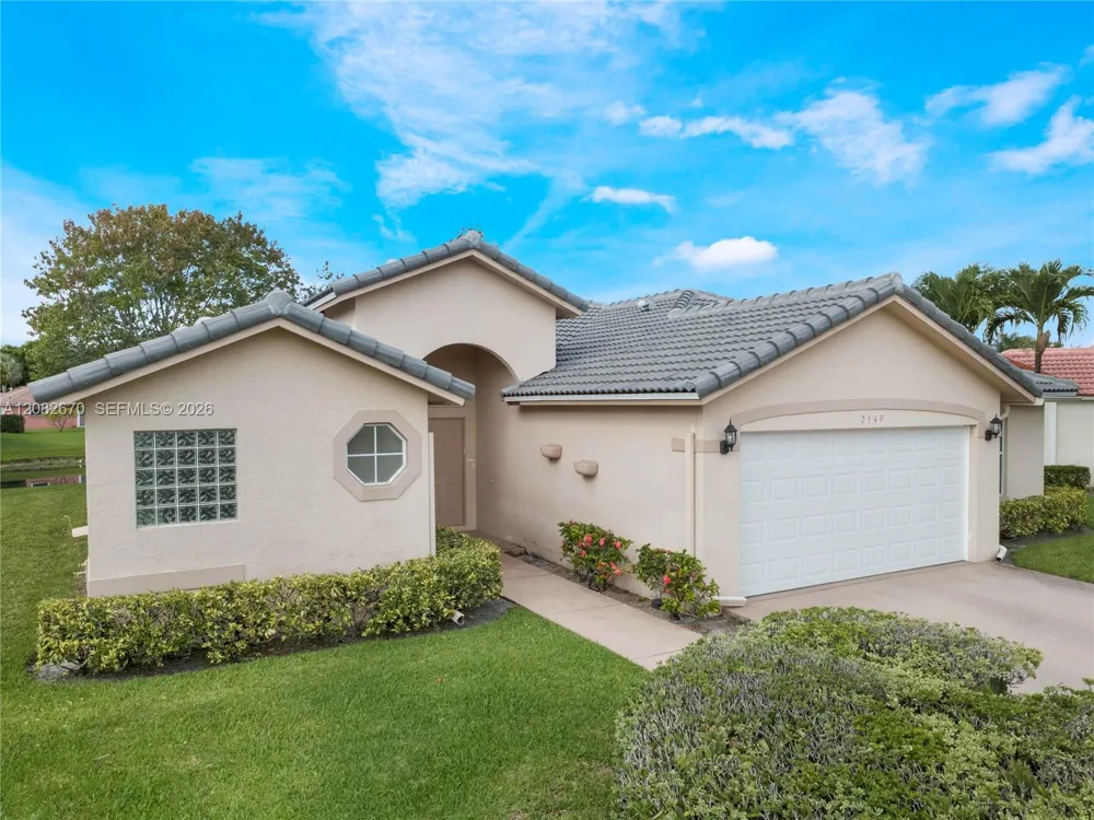 2549 Egret Lake Dr Green Acres, FL 33413