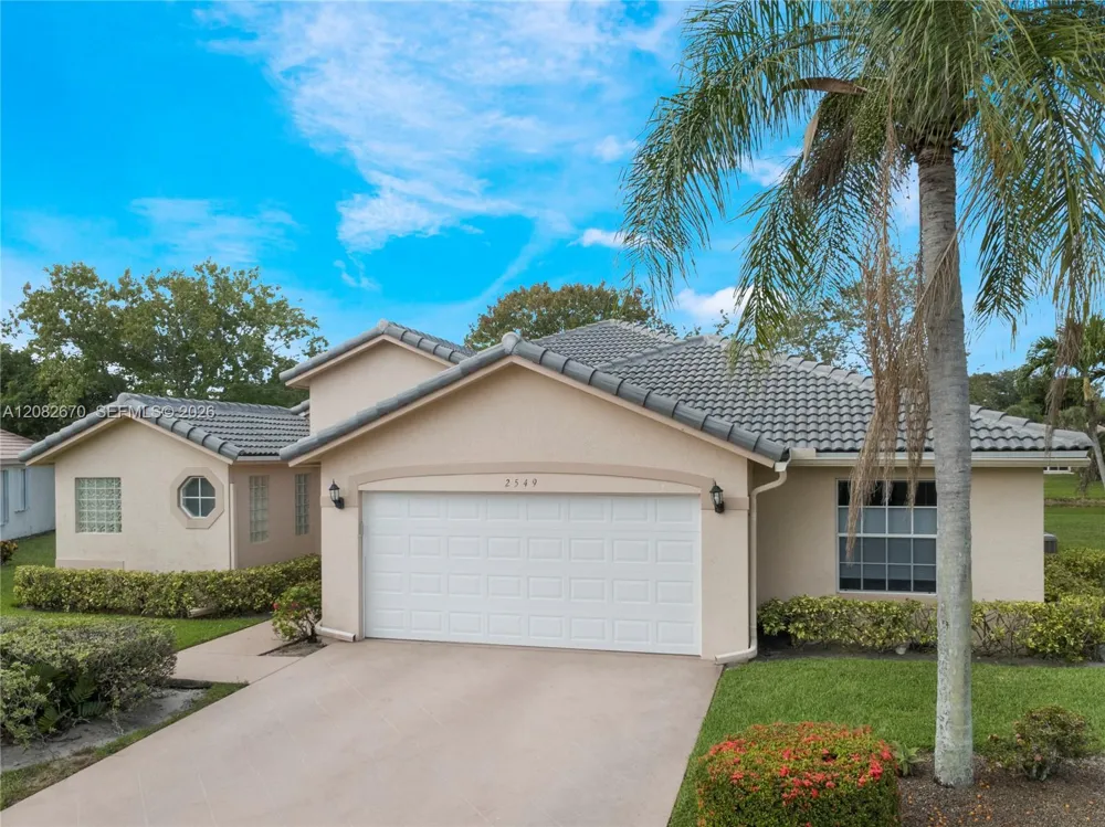 2549 Egret Lake Dr Green Acres, FL 33413