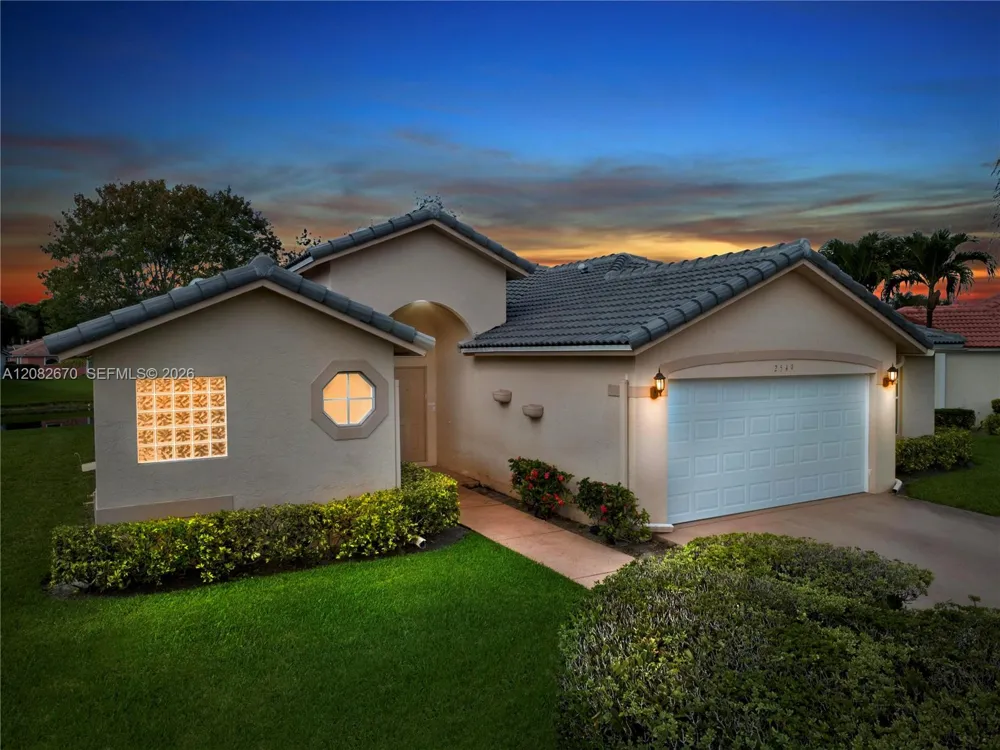 2549 Egret Lake Dr Green Acres, FL 33413