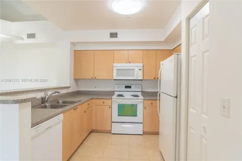 7920 Nob Hill Rd #305