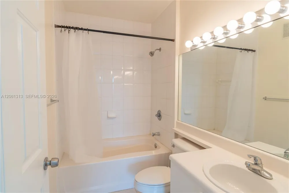 7920 Nob Hill Rd #305 Tamarac, FL 33321