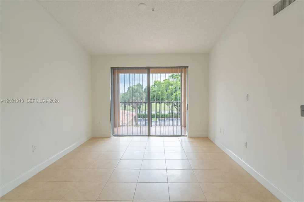 7920 Nob Hill Rd #305 Tamarac, FL 33321