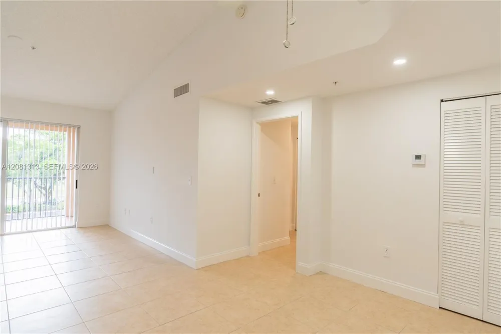 7920 Nob Hill Rd #305 Tamarac, FL 33321
