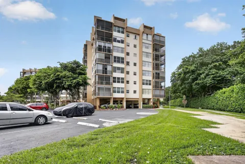 1400 Saint Charles Place #313