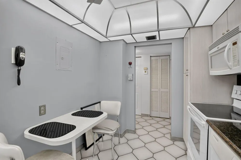 1400 Saint Charles Place #313 Pembroke Pines, FL 33026