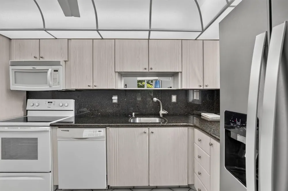 1400 Saint Charles Place #313 Pembroke Pines, FL 33026
