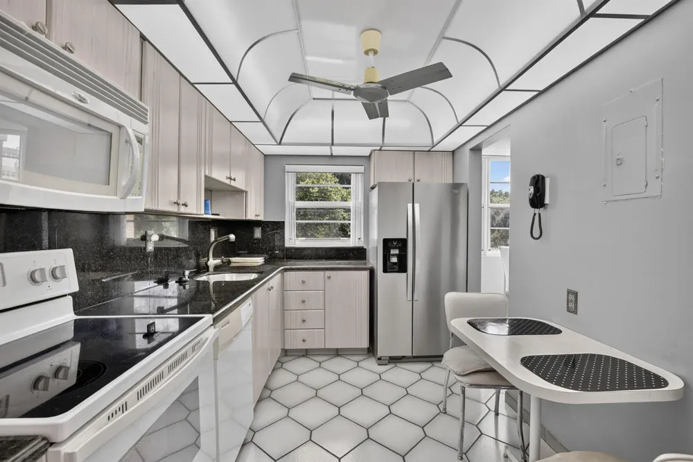 1400 Saint Charles Place #313 Pembroke Pines, FL 33026