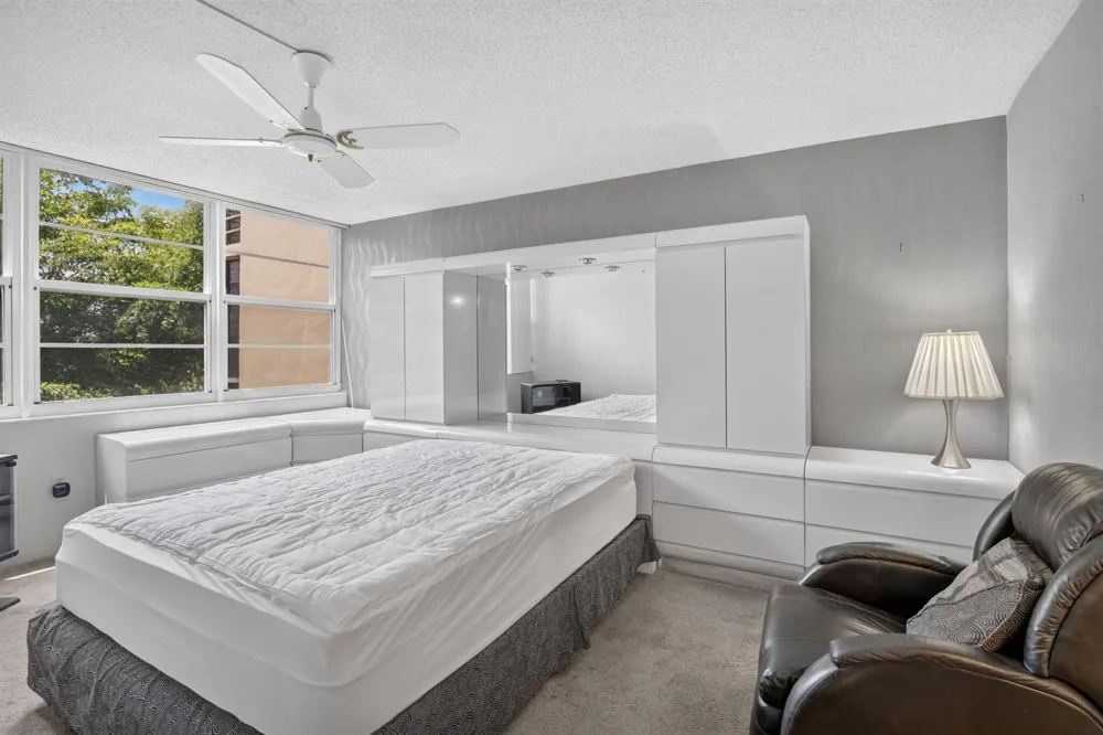 1400 Saint Charles Place #313 Pembroke Pines, FL 33026
