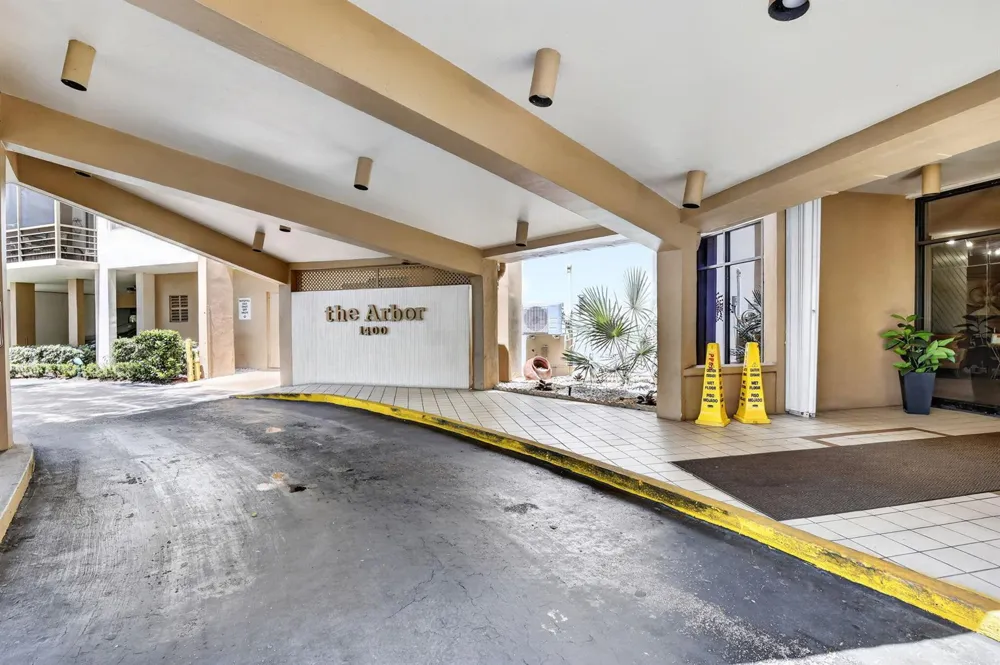 1400 Saint Charles Place #313 Pembroke Pines, FL 33026