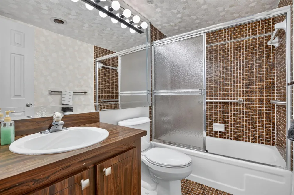 1400 Saint Charles Place #313 Pembroke Pines, FL 33026