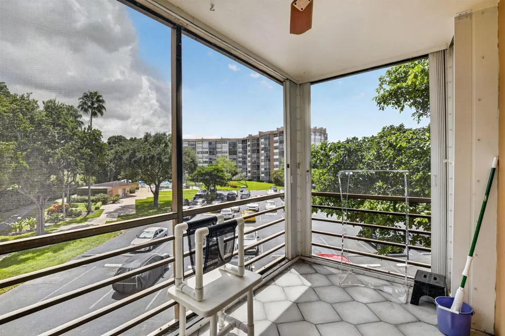 1400 Saint Charles Place #313 Pembroke Pines, FL 33026