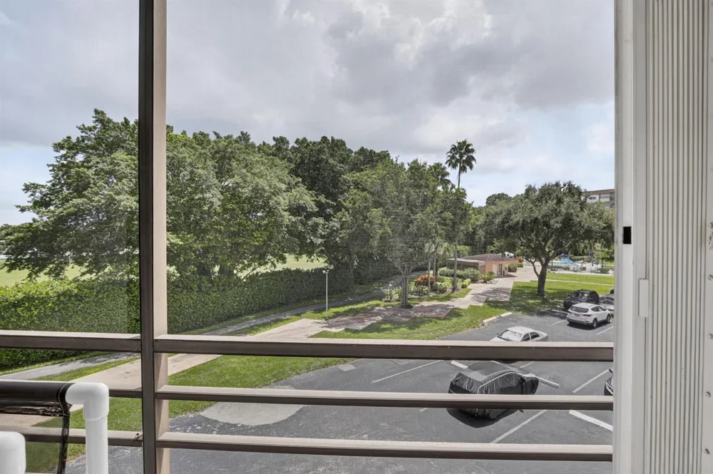 1400 Saint Charles Place #313 Pembroke Pines, FL 33026