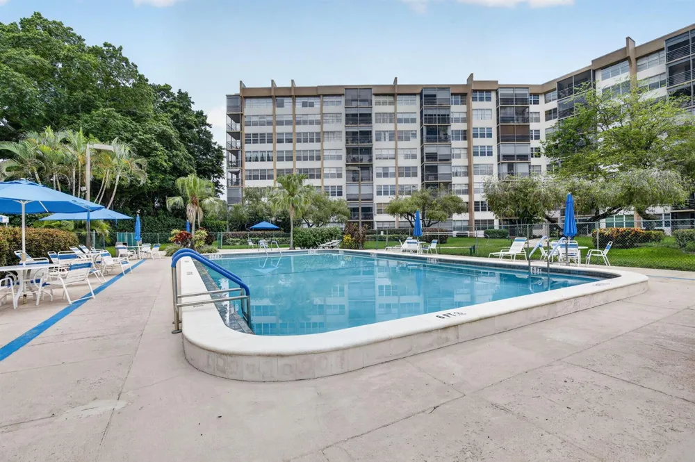 1400 Saint Charles Place #313 Pembroke Pines, FL 33026