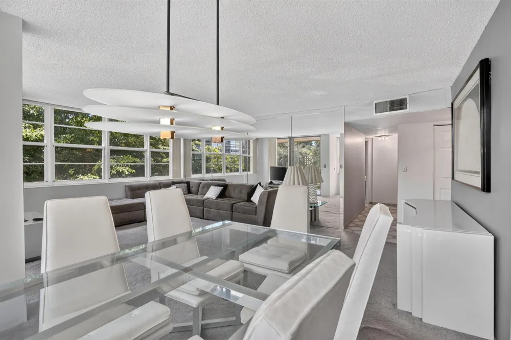 1400 Saint Charles Place #313 Pembroke Pines, FL 33026