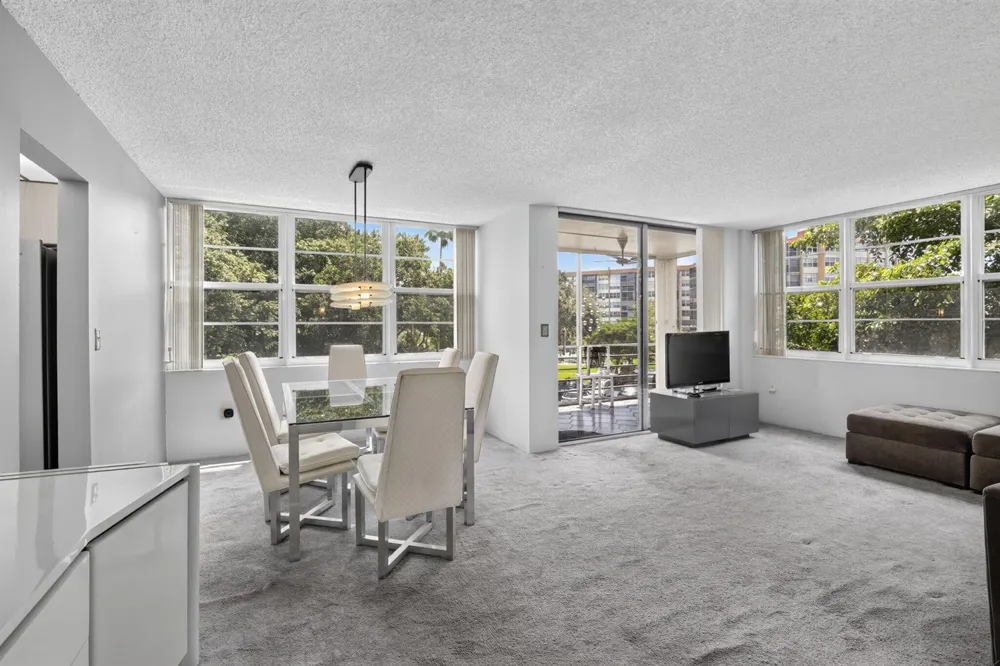 1400 Saint Charles Place #313 Pembroke Pines, FL 33026