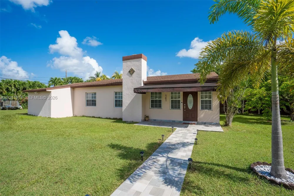 141 NE 14th St Homestead, FL 33030