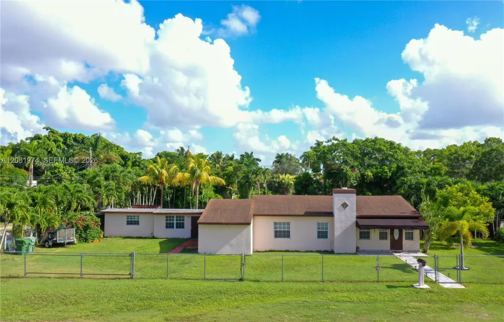 141 NE 14th St Homestead, FL 33030