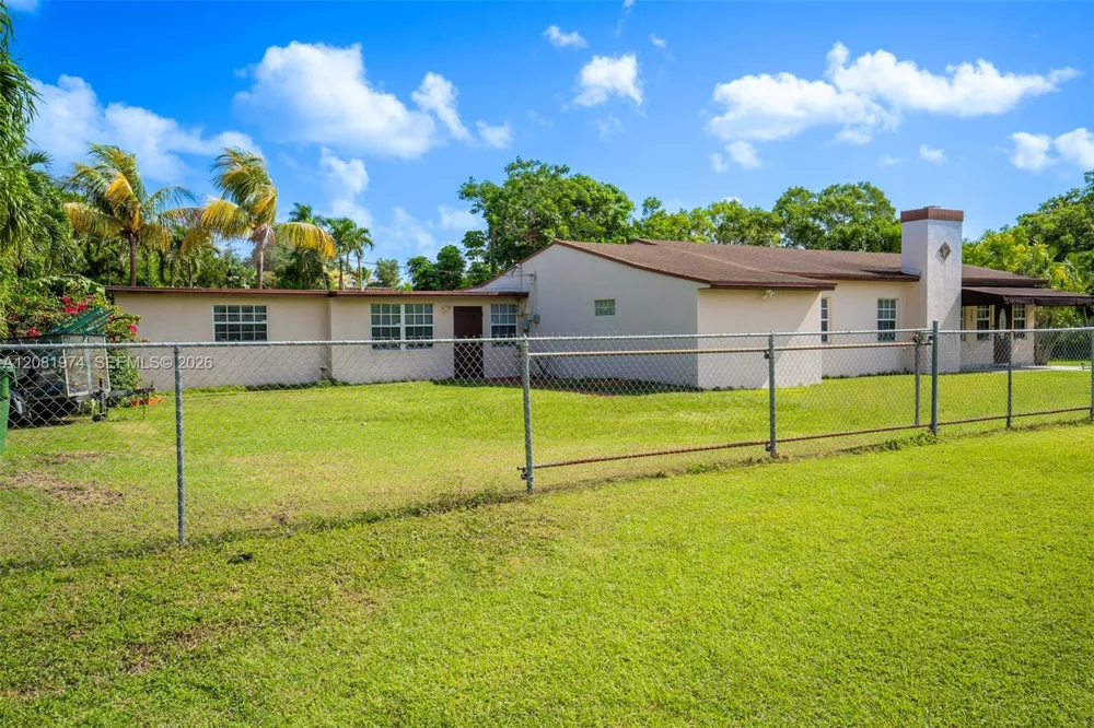 141 NE 14th St Homestead, FL 33030